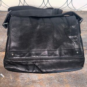 Kenneth Cole Reaction Black Leather Messenger Laptop Bag